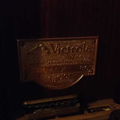 Radio phonograph label