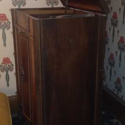 Radio phonograph - right side