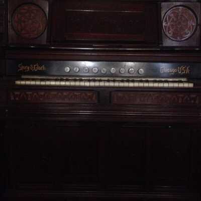 Organ keyboard and stops