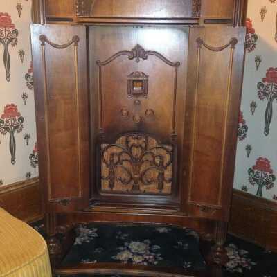 Radio phonograph - doors open