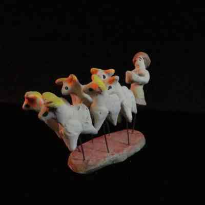 Figurines