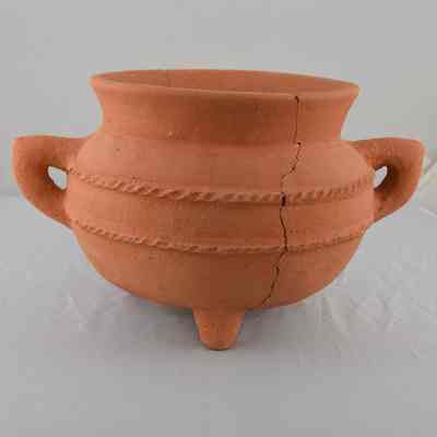 Tripod Vessel