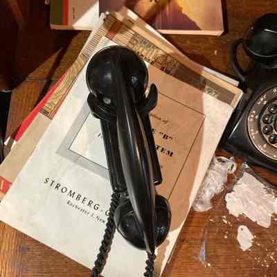 Wall telephone