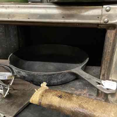 Cast iron round pan