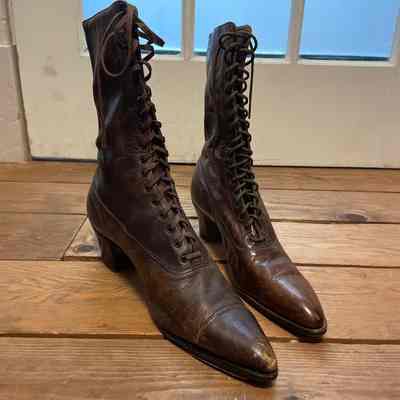Lace up brown boots