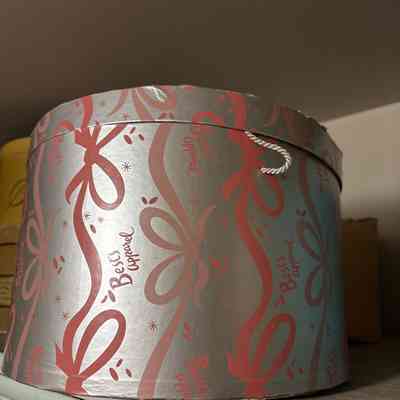 Best’s Apparel Hat Box