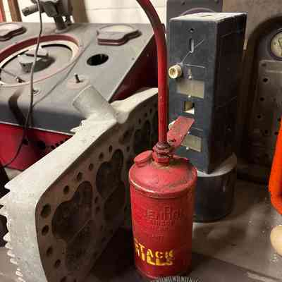 Red Oil Can