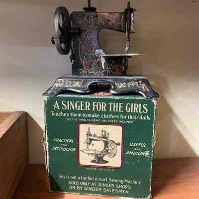 Miniature Sewing Machine
