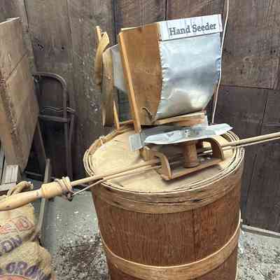 Hand Seeder