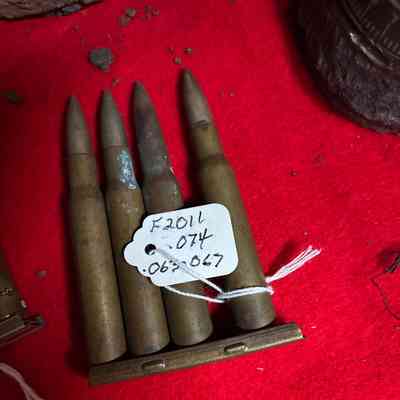 Stripper Clip + 4 Bullets