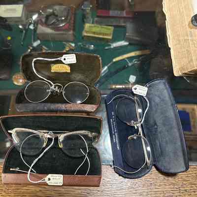 Glasses and glasses cases