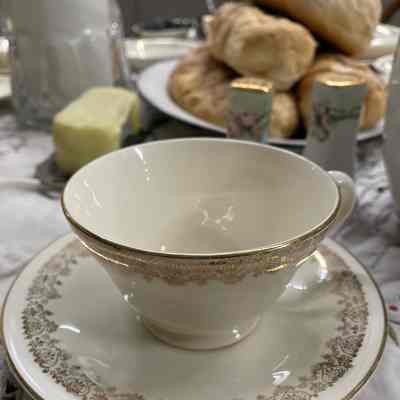 Gold & white tea cup