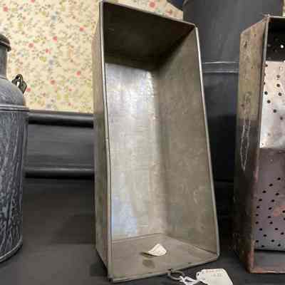 Tin bread pan