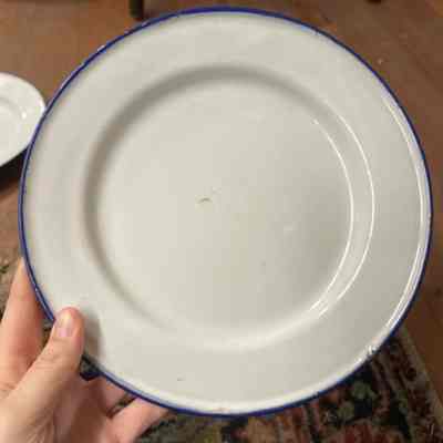 Porcelain plate w/ blue lining