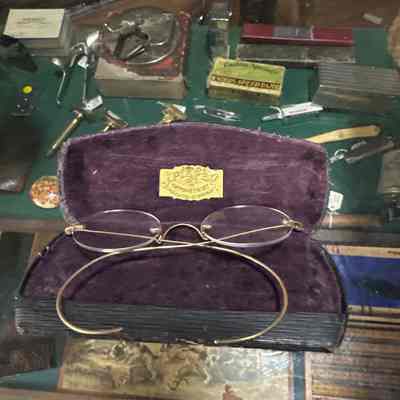 Glasses and glasses case