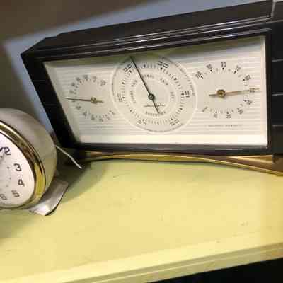 Airguide Clock
