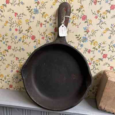 Small cast iron skillet