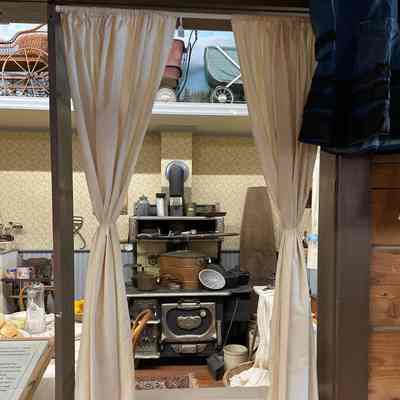 Curtain rod