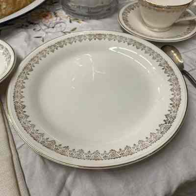 Gold & white flat plate