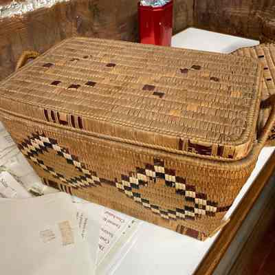 Basket w/Lid