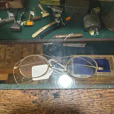 Small wire glasses