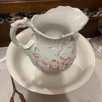 Water basin and pitcher