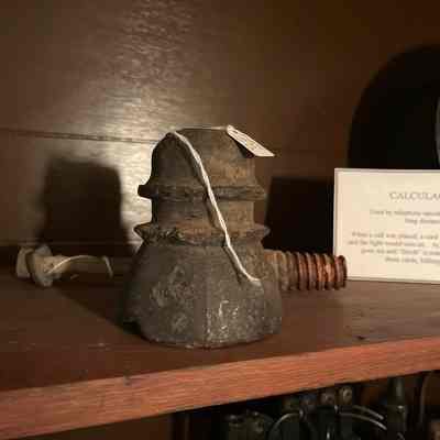 Telegraph insulator