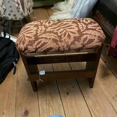 Leaf print stool