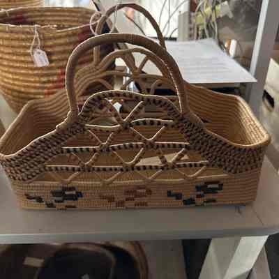 Thompson style woven shopping basket