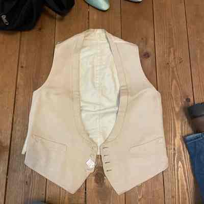 Beige vest w/ buttons