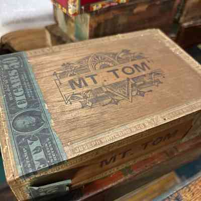 Mt. Tom Cigar Box