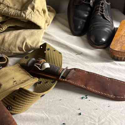 Knife with Leather Holster