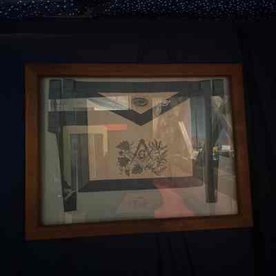 Ivory collared Masonic apron
