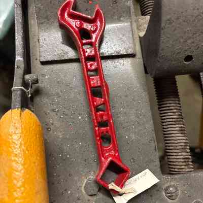 Red Wrench