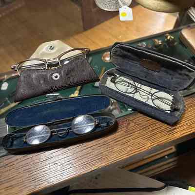 Glasses and glasses cases