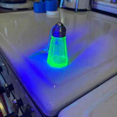 Uranium Glass Shaker