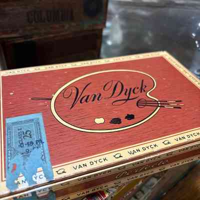 Van Dyck Cigar Box