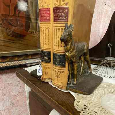 2 dog book holders