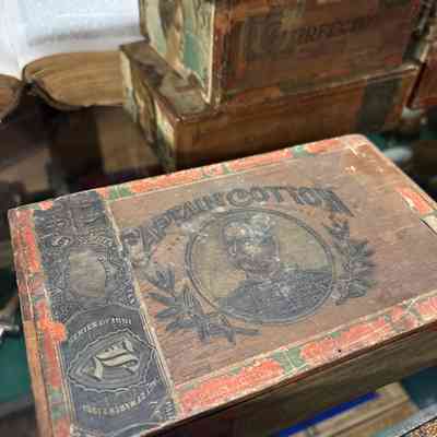 Captain Cotton Cigar Box