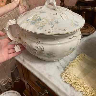 Blue floral porcelain jar