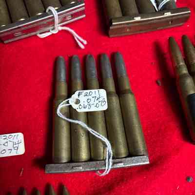 Stripper Clip + 5 Bullets