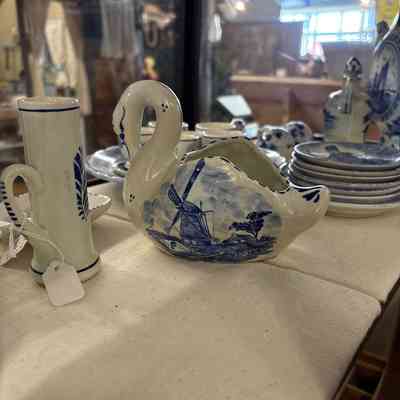 Flower Pot Delftware Swan