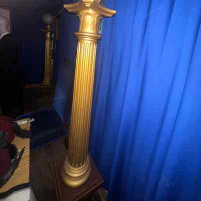 2 Globe’s on pillar stand