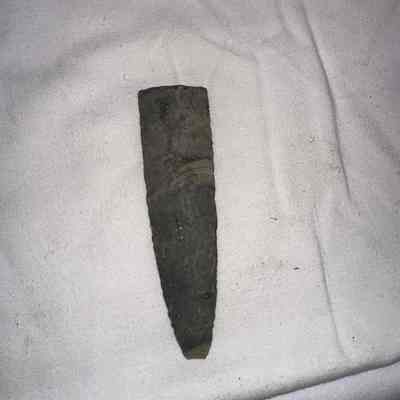 Knapped bifacial point