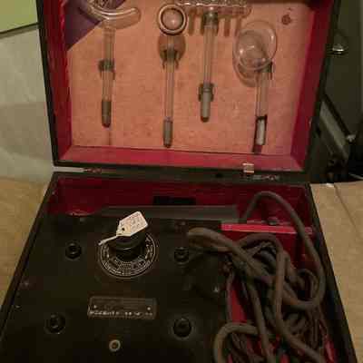 Violet Ray Machine w/case & attachments