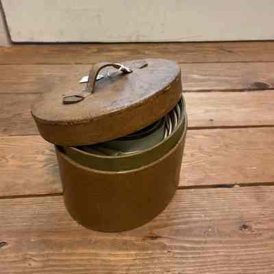 Dress collar container