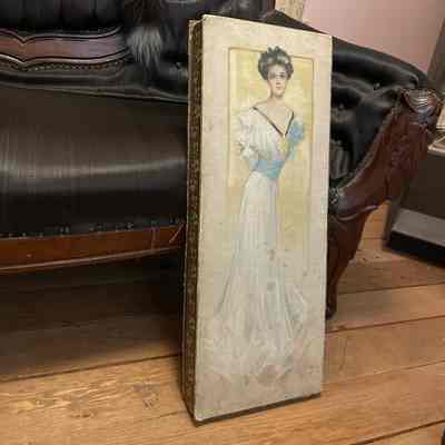Large box w/ gold floral design