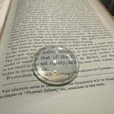 Magnifying lens