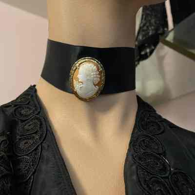Cameo brooch