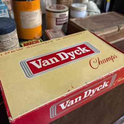 Van Dyck Box